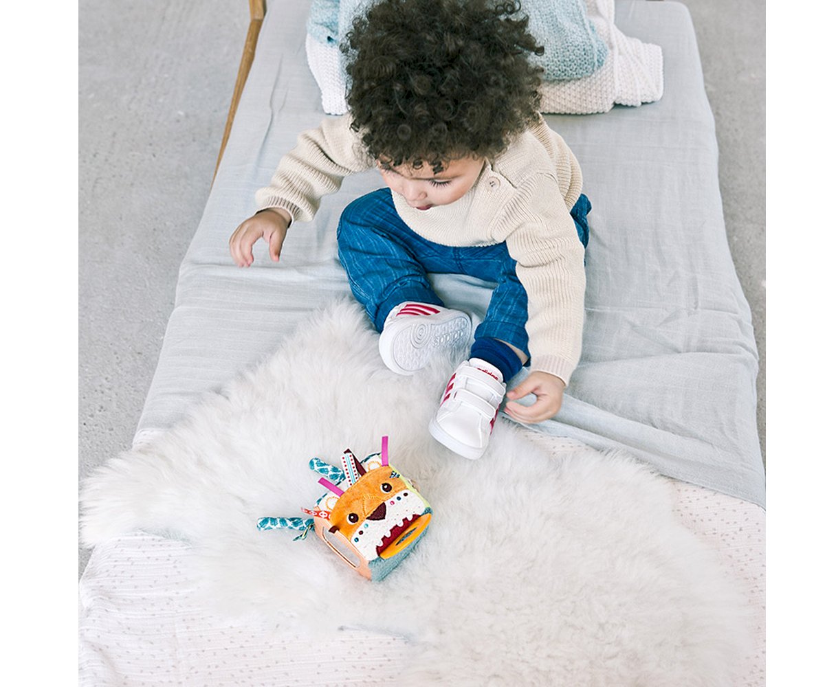 Pequeño Cubo de Actividades Jack