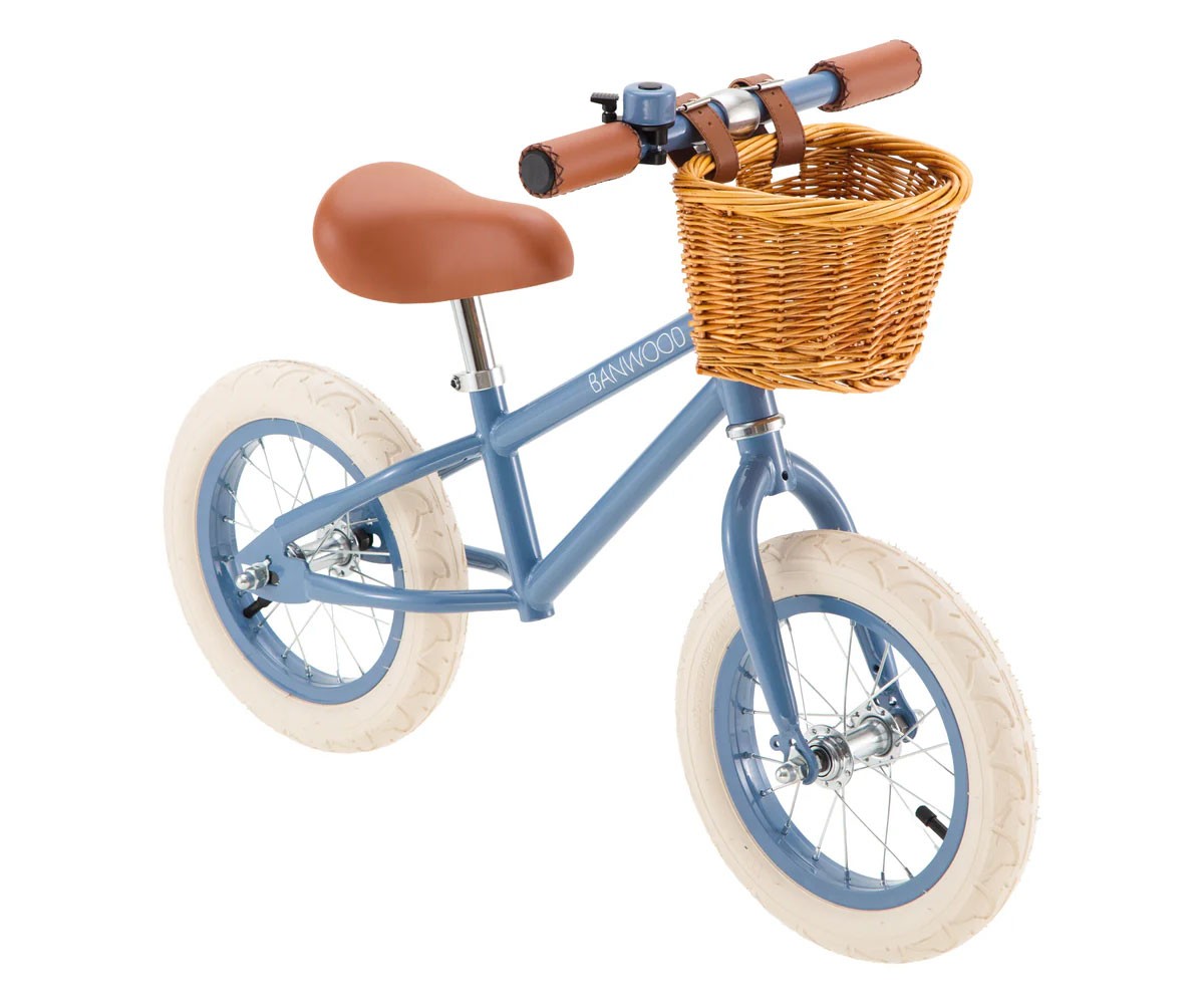Bicicleta Banwood sem pedais e capacete BANWOOD ECO como presente First Go! Blue