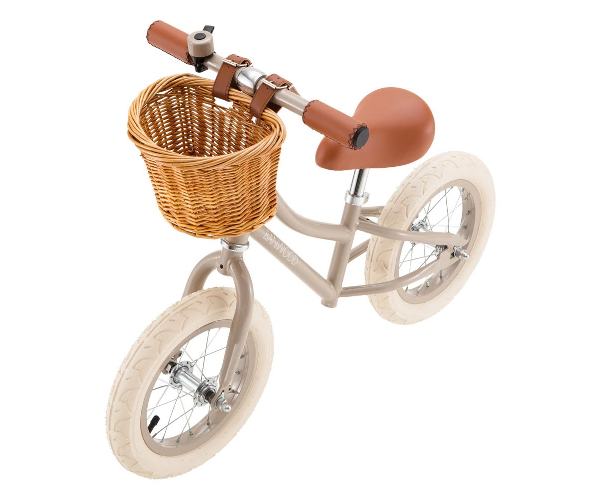 Bicicleta Banwood sem pedais e capacete BANWOOD ECO como presente First Go! Bege