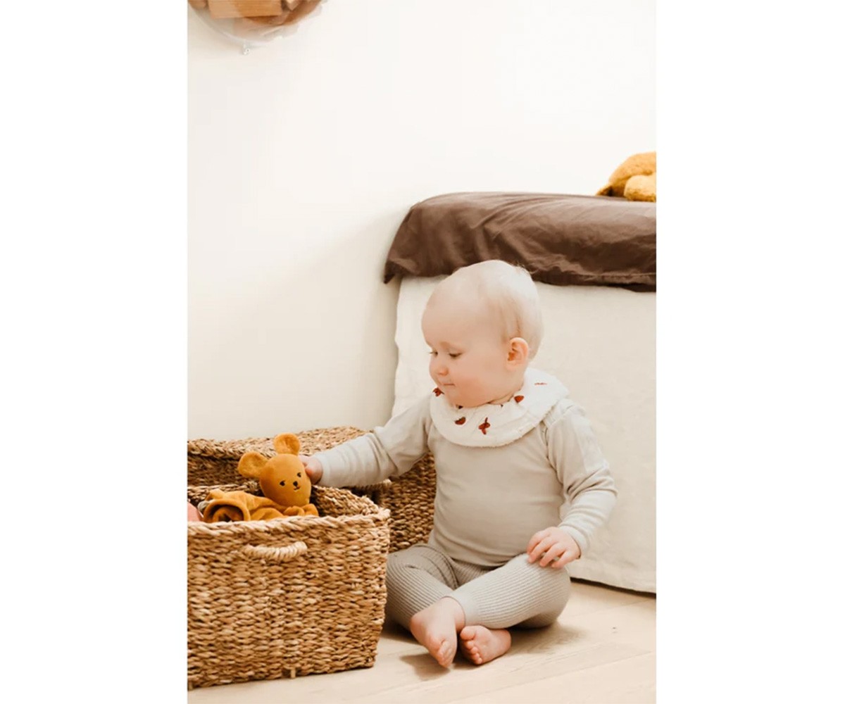 3 Bandane Ruffle Bib Into the Garden