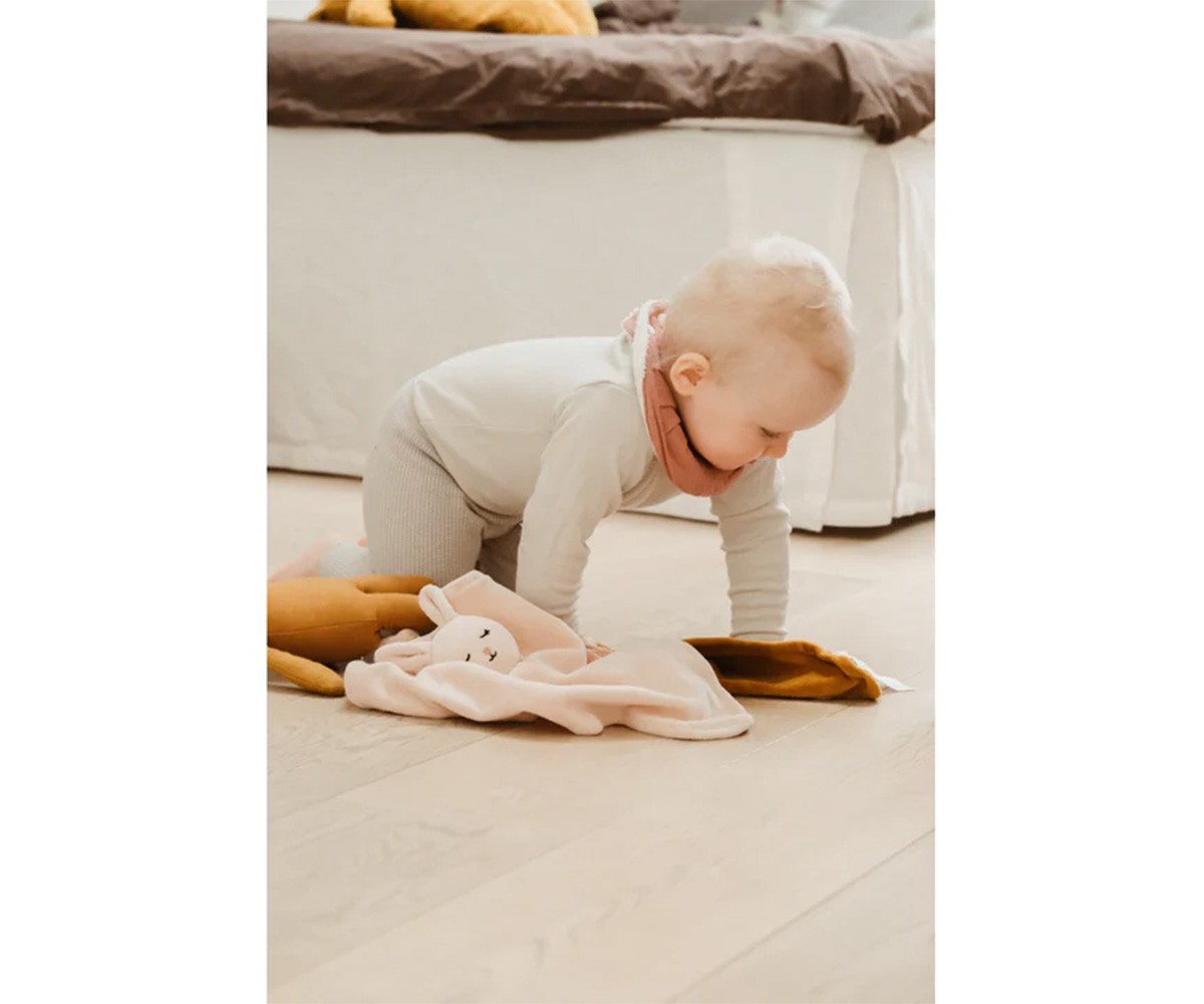 3 Bandane Ruffle Bib Into the Garden