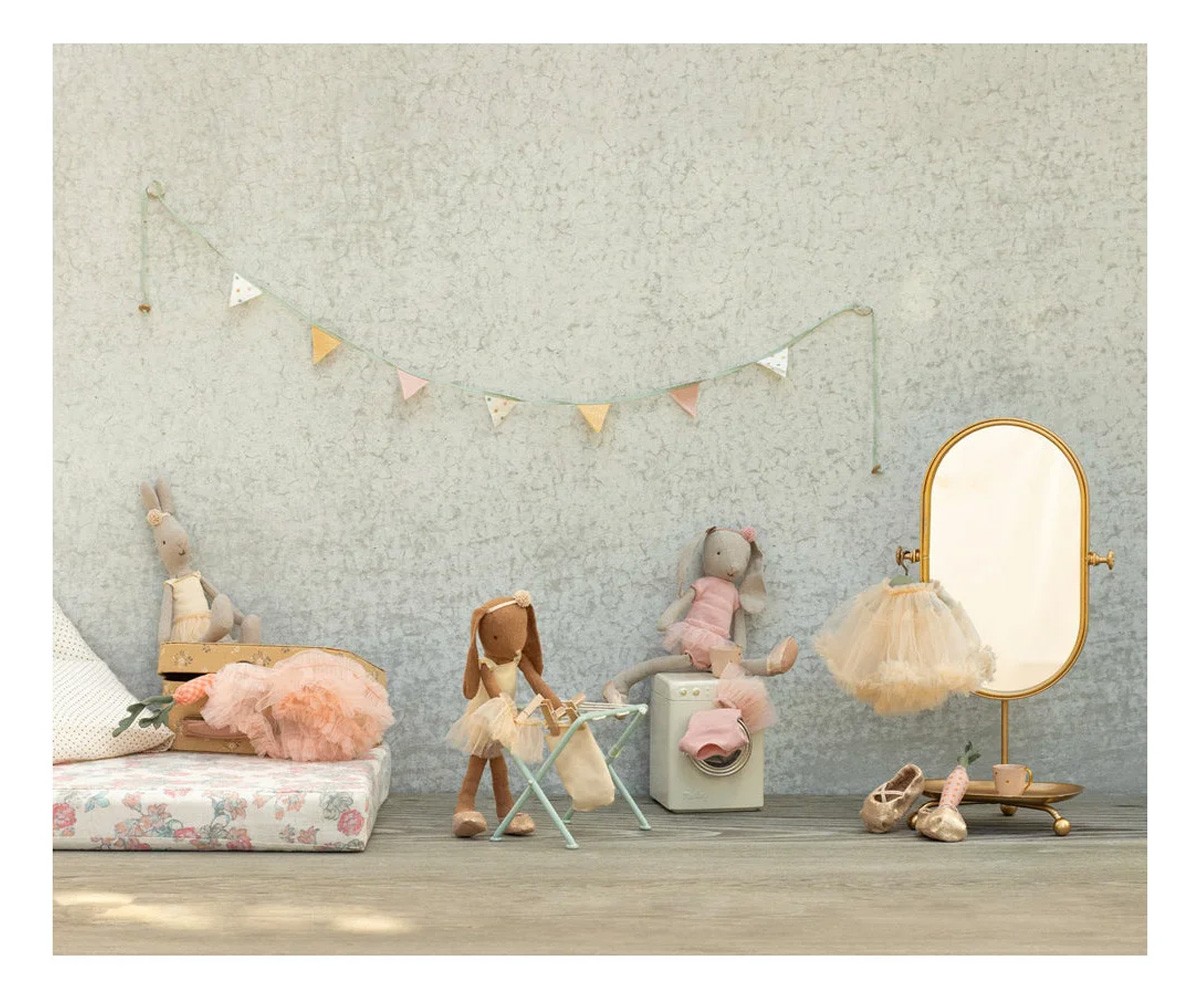 Bunny avec Maillot de Ballerine et Jupe Rose T2