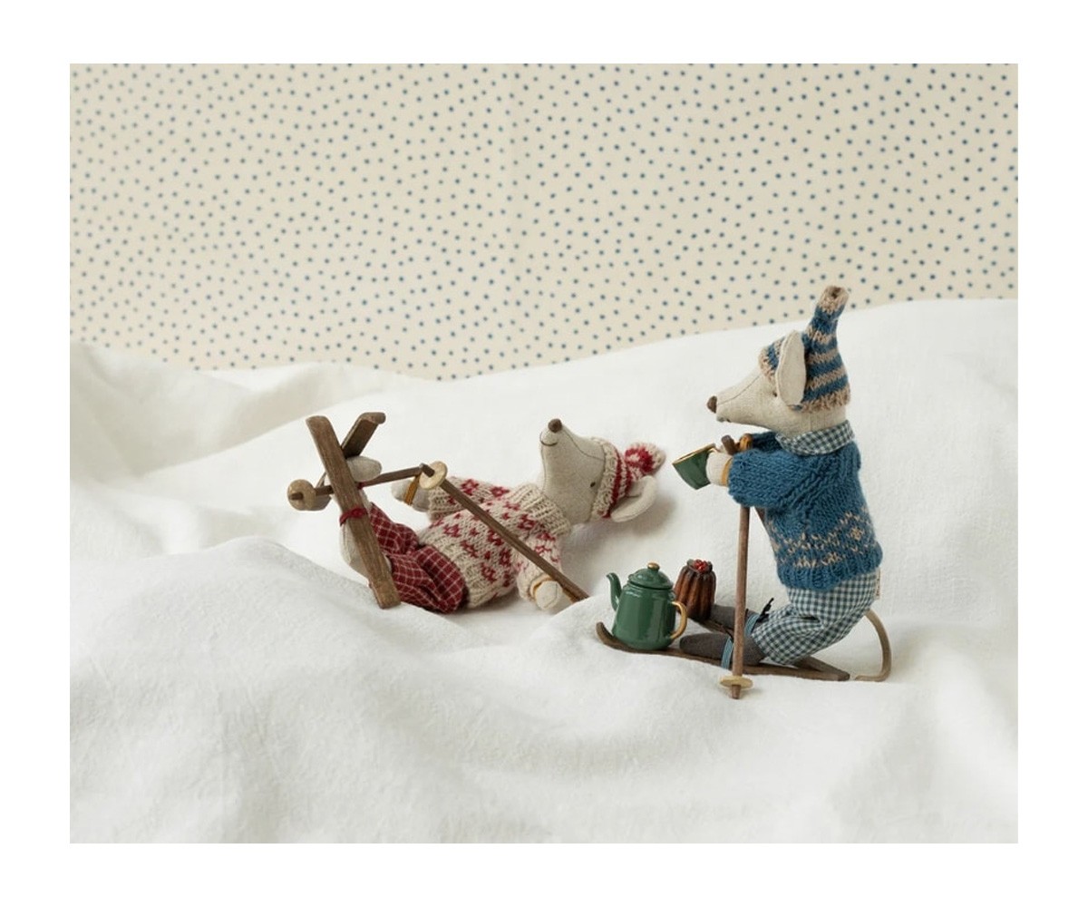 Ratón de Invierno con Set de Esquí Mamá Ratón Rojo