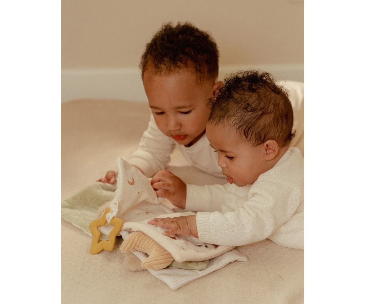 Libro Blandito de Actividades Newborn Naturals