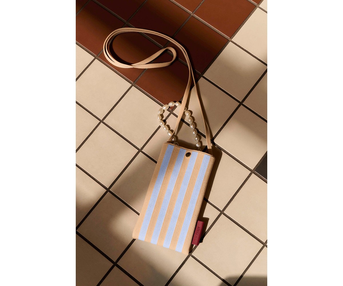 Pochette pour Téléphone Knitted Marzipan+Sky The Sticky Sis Club