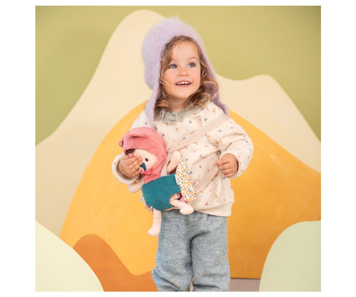 Boneca de tecido Jeanne e cadeirinha de bebé