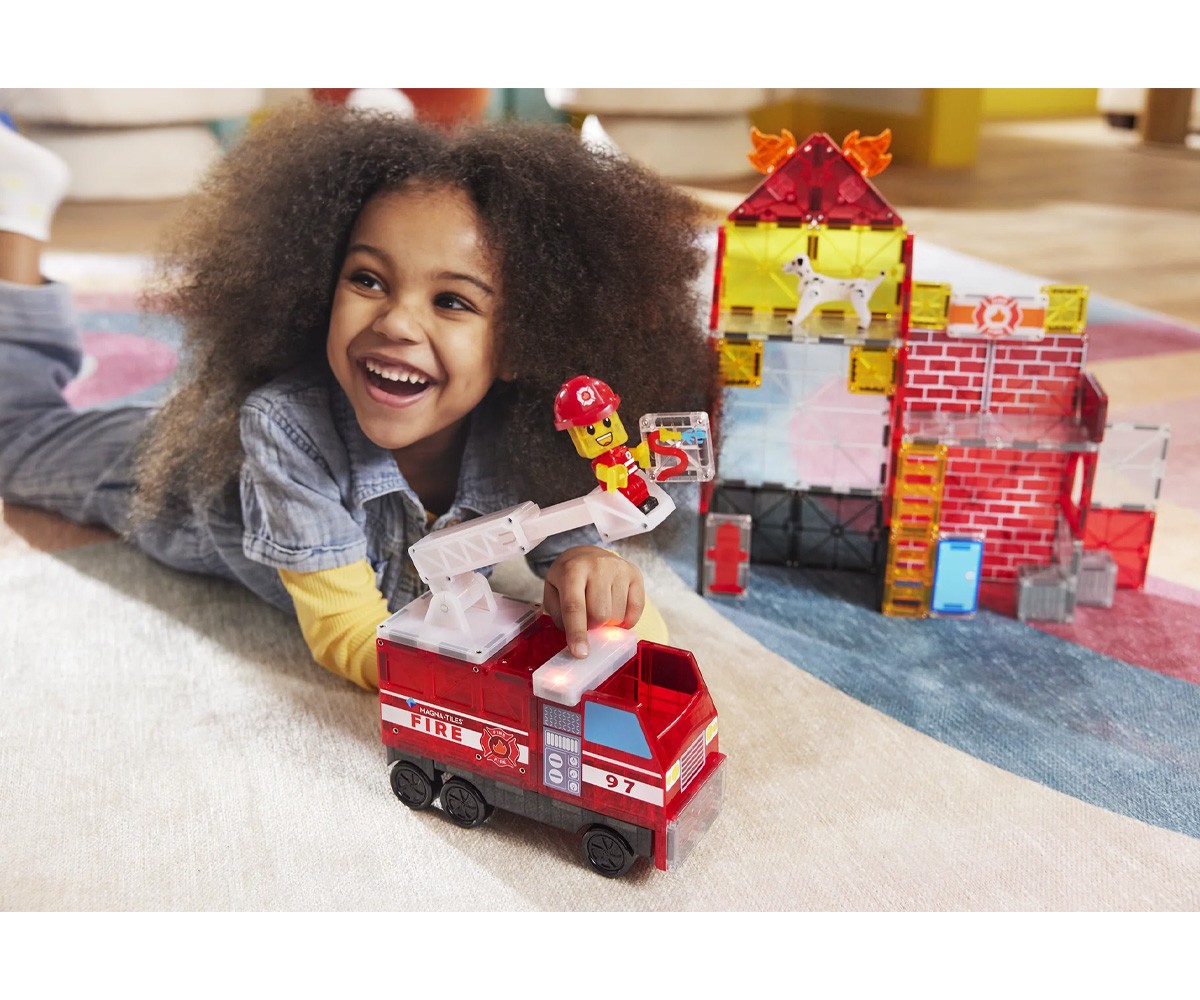 Conjunto de construção do Corpo de Bombeiros Magna-Tiles de 50 peças