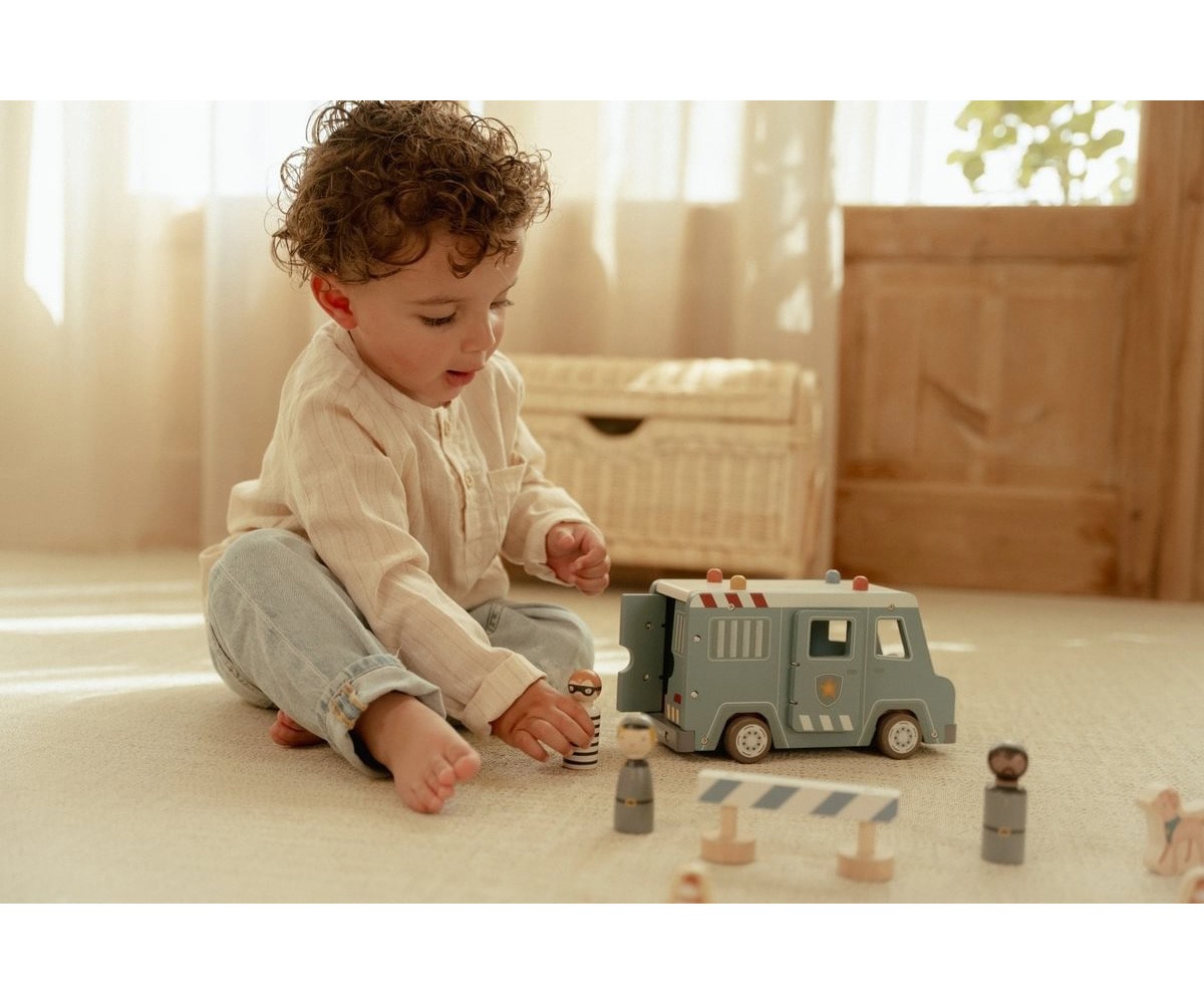 Furgón Policial de Madera FSC