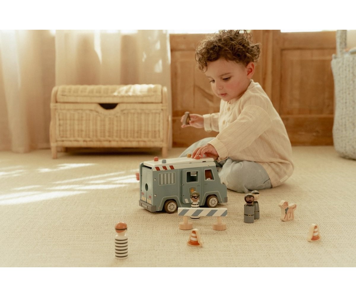 Furgón Policial de Madera FSC