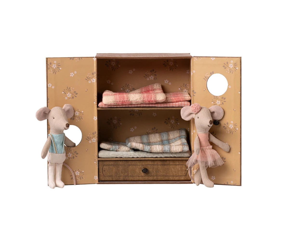 Ratones Ballet en Estudio de Danza, Hermana y Hermano Pequeños