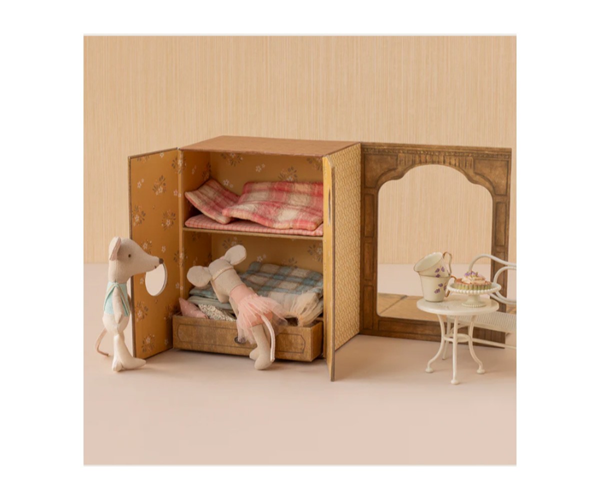 Ratones Ballet en Estudio de Danza, Hermana y Hermano Pequeños