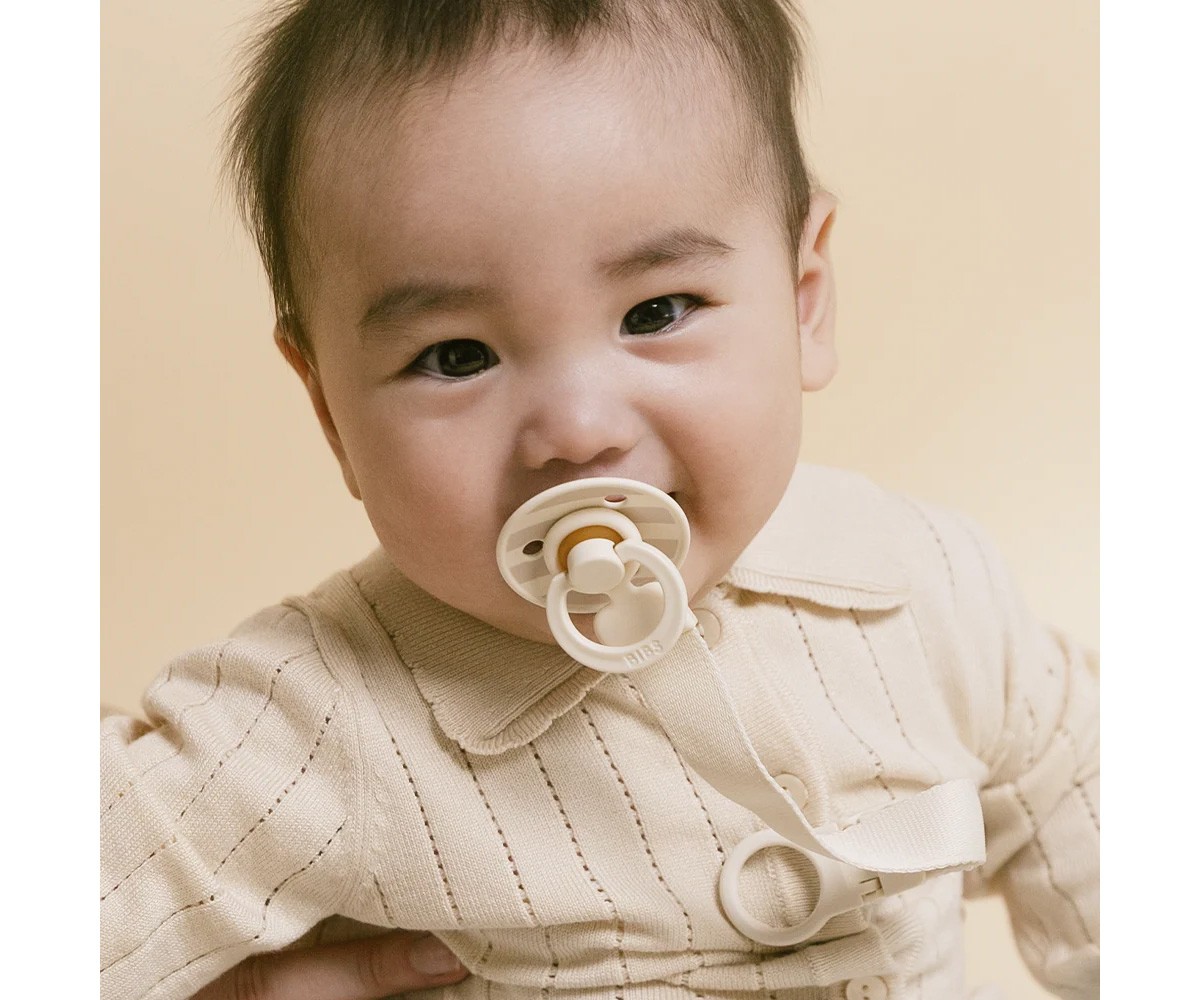 Conjunto de chupeta e clipe BIBS Colour Ivory para presente