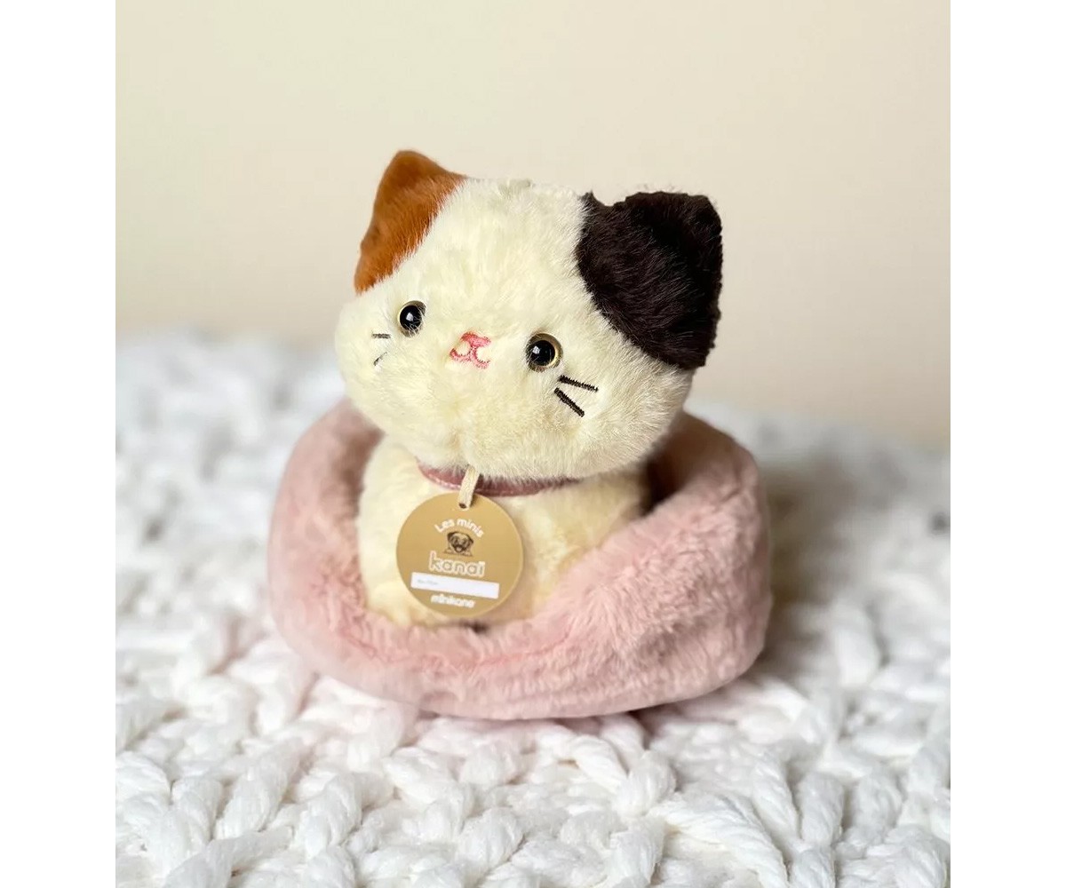 Les Mini Kanaï Gato de Peluche Kimi com Coleira e Cestinho de Pele Sintética