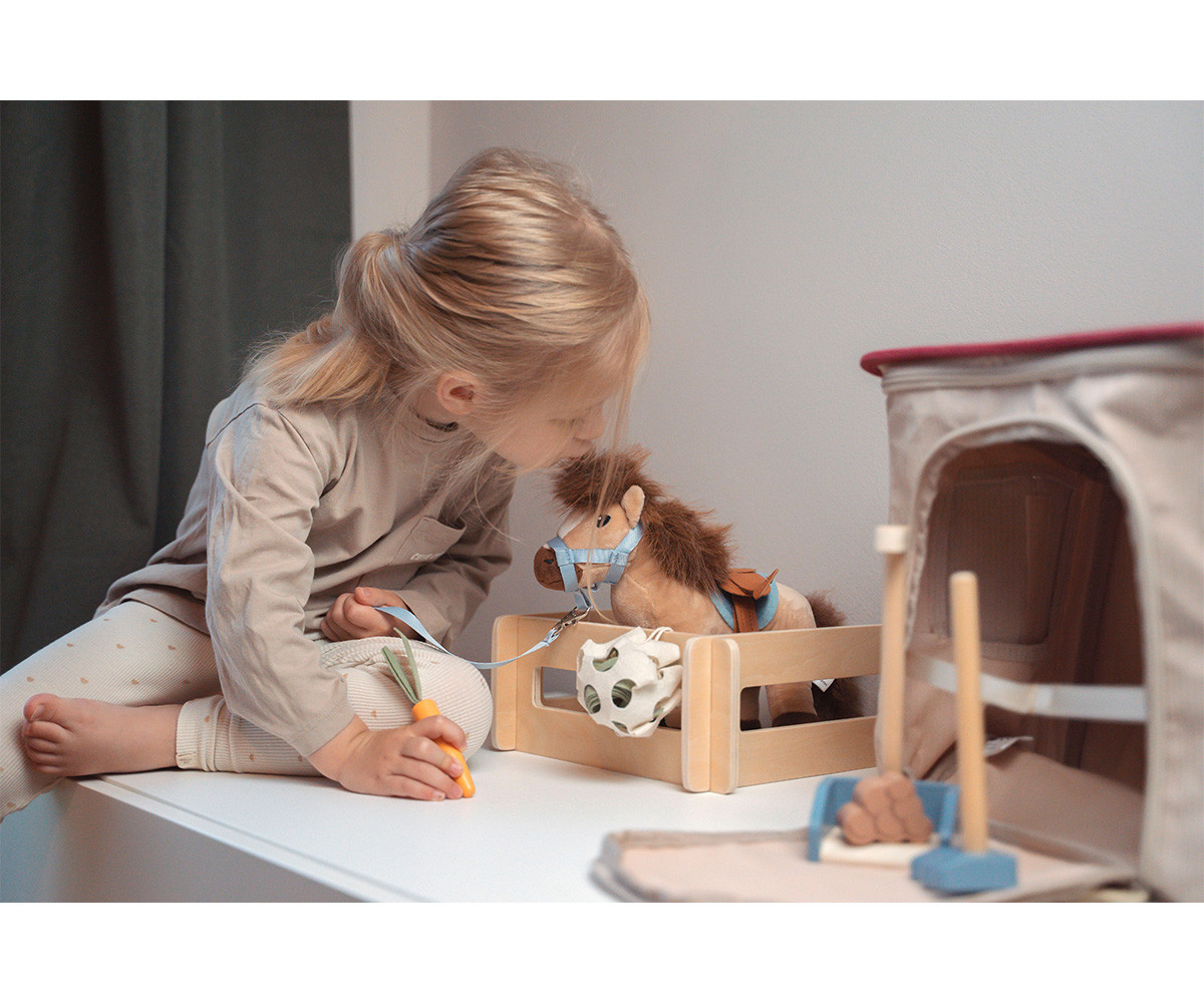 Establo y Caballo con Bolsa de Transporte y Set de Cuidados