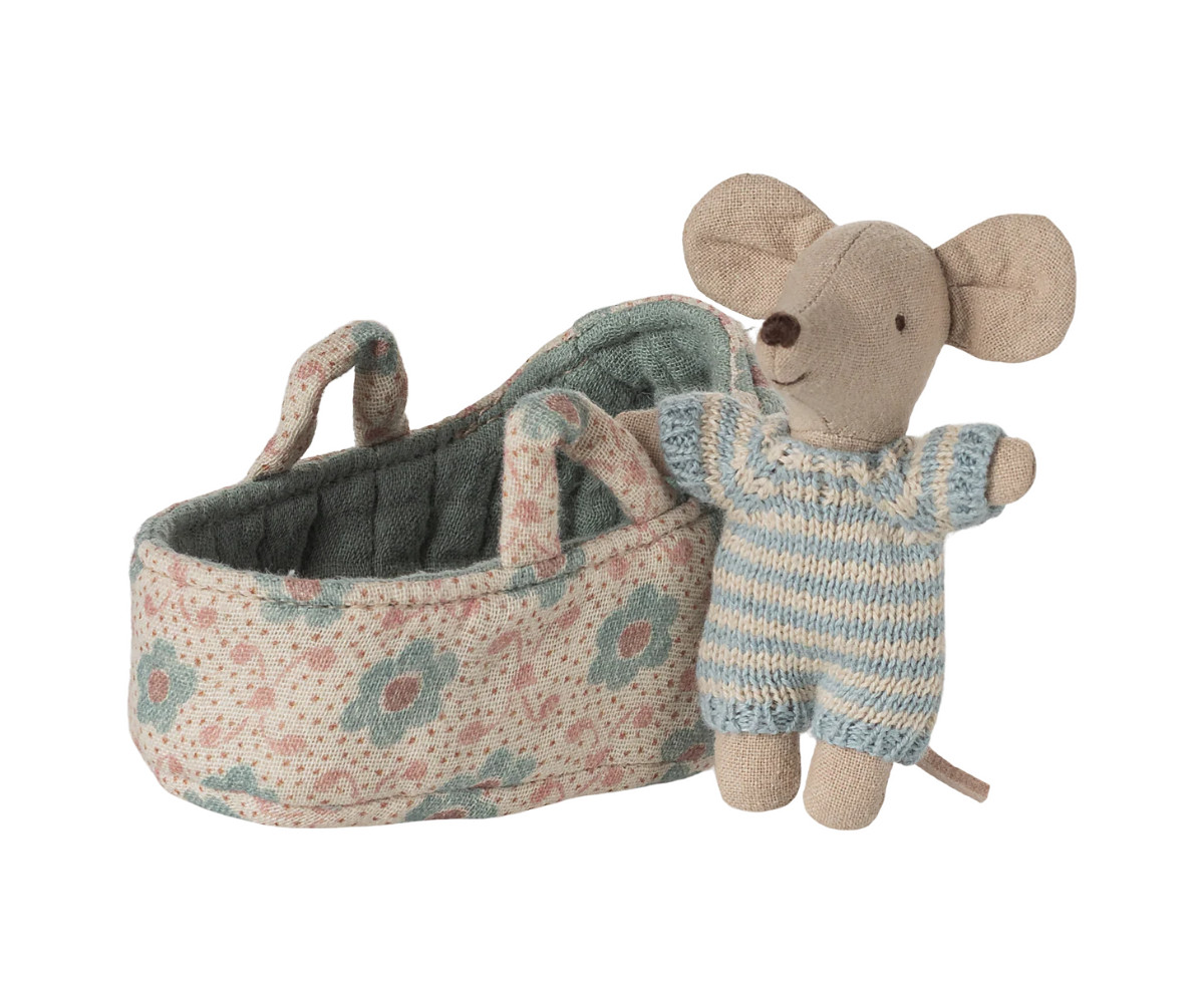 Topino Bebè Mouse nella Cesta Azzurra