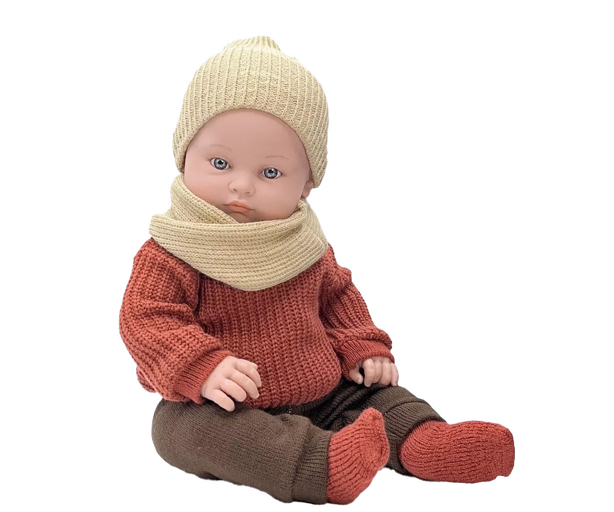 Muñeco Les Bambinis Yann con Ropa de Invierno y Suéter de Punto Rojo Burdeos