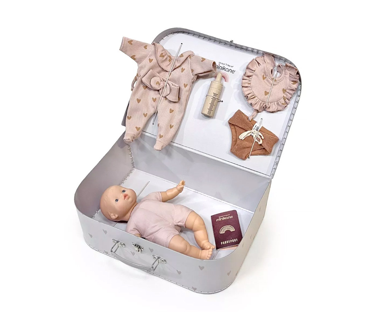 Maleta Vintage "Kit Recién Nacido" Petits Coeurs Roses para Muñecos Babies