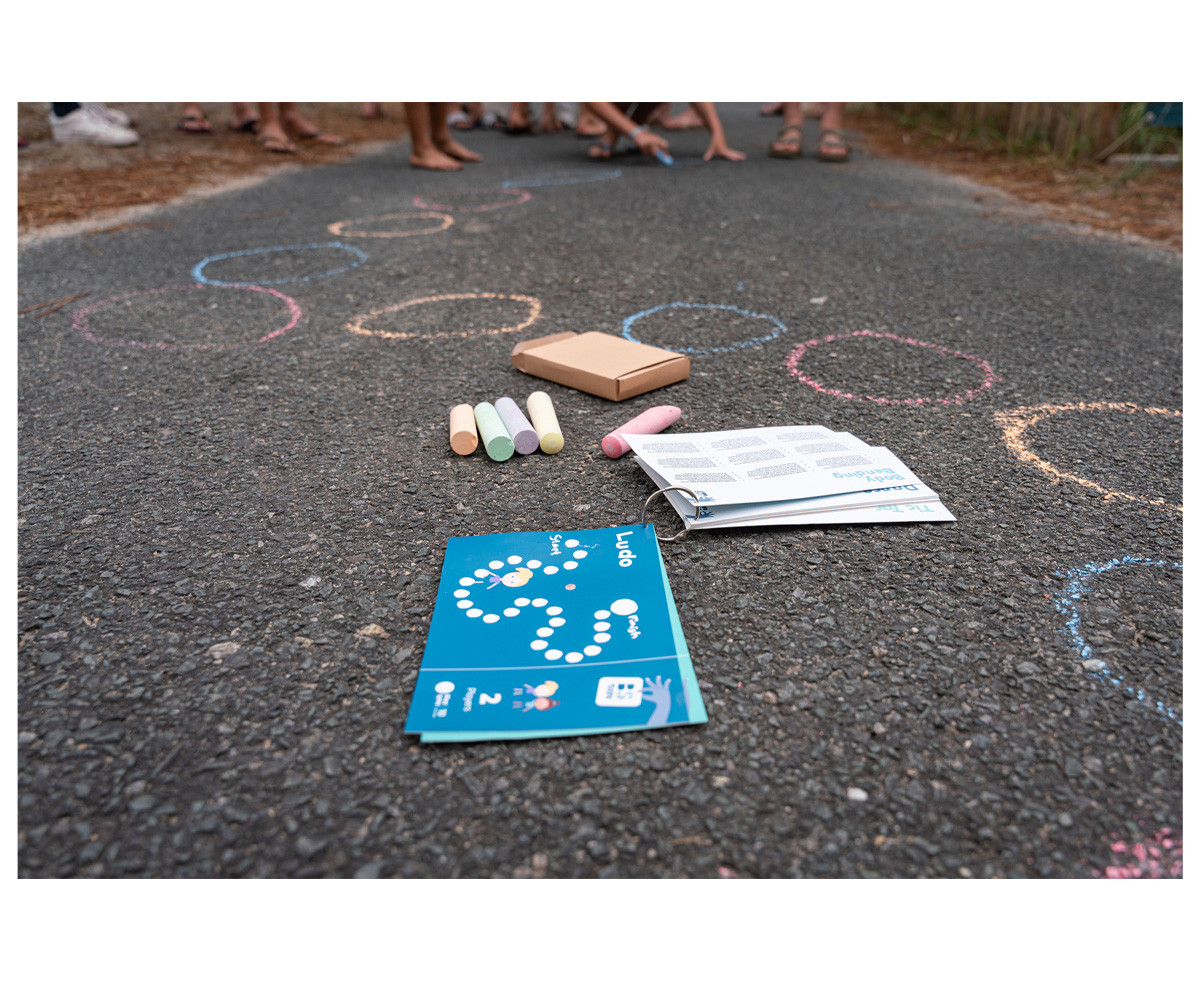 Giochi di attività con gessi da marciapiede