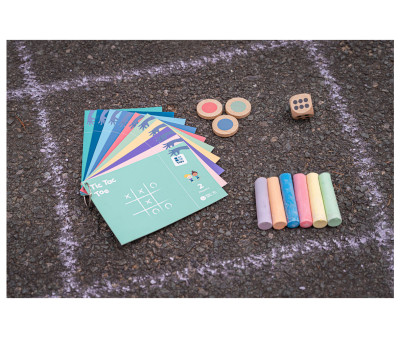 Giochi di attività con gessi da marciapiede