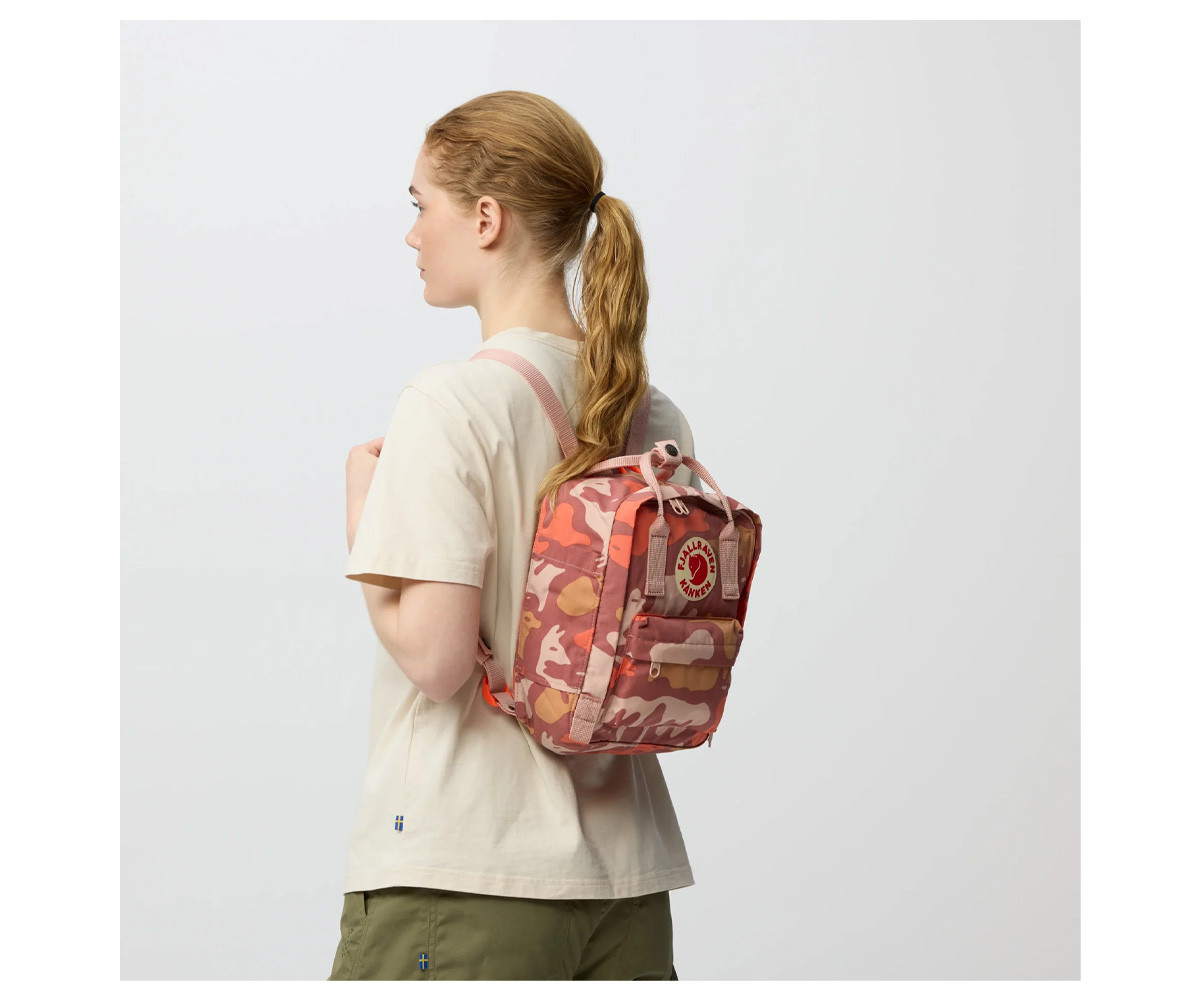 Mochila Kanken Graphics Mini Nimbus Blue Hidden Animals