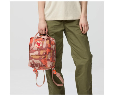 Mochila Kanken Graphics Mini Chalk Rose-Hidden Animals